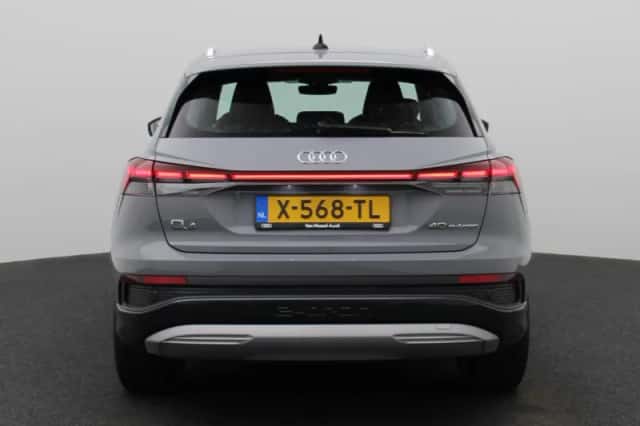 Audi Q4 e-tron (2024) thumbnail 5