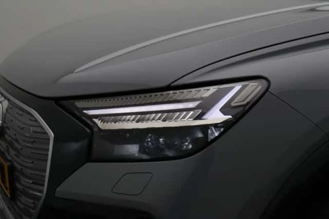Audi Q4 e-tron (2024) thumbnail 8