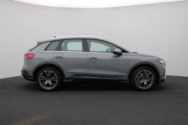 Audi Q4 e-tron (2024) thumbnail 6