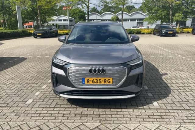 Audi Q4 e-tron (2022) thumbnail 2