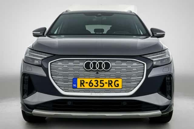 Audi Q4 e-tron (2022) thumbnail 2