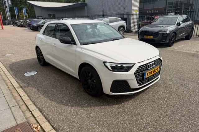 Audi A1 (2025) thumbnail 2