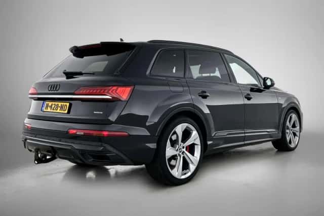 Audi Q7 (2021) thumbnail 5