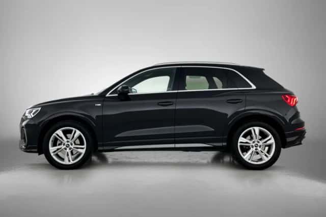 Audi Q3 (2022) thumbnail 3