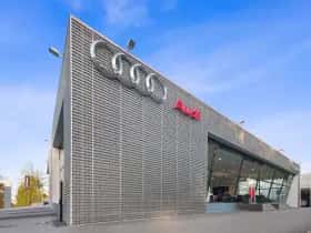Audi Q4 e-tron thumbnail 5