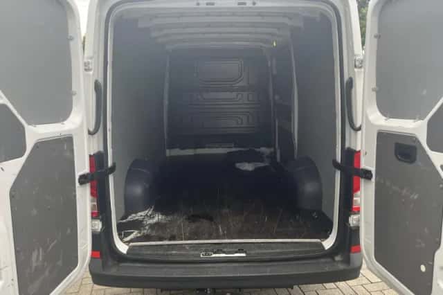 Volkswagen Crafter (2024) thumbnail 2