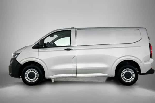 Volkswagen Transporter (2024) thumbnail 2