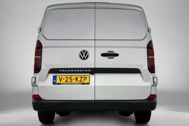 Volkswagen Transporter (2024) thumbnail 3
