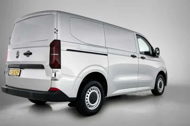 Volkswagen Transporter (2024) thumbnail 4