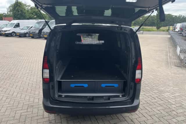 Volkswagen Caddy (2023) thumbnail 2