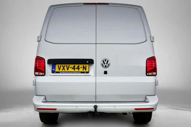 Volkswagen Transporter (2023) thumbnail 3