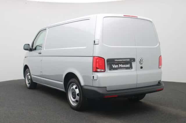 Volkswagen Transporter (2022) thumbnail 2