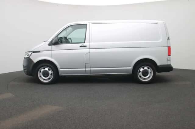 Volkswagen Transporter (2022) thumbnail 4
