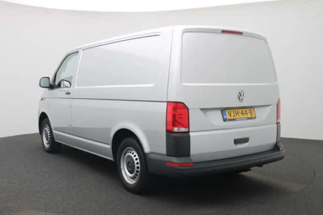 Volkswagen Transporter (2021) thumbnail 2