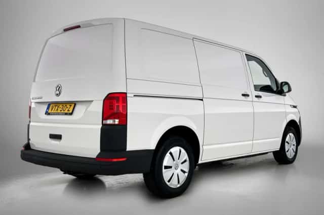 Volkswagen Transporter (2023) thumbnail 4