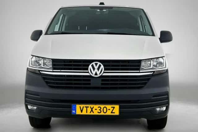 Volkswagen Transporter (2023) thumbnail 5