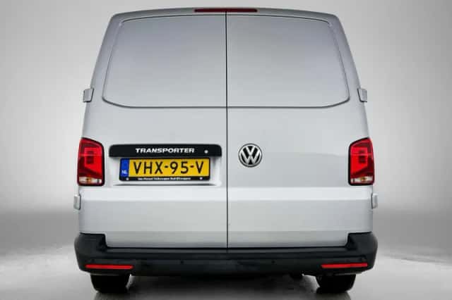 Volkswagen Transporter (2021) thumbnail 3