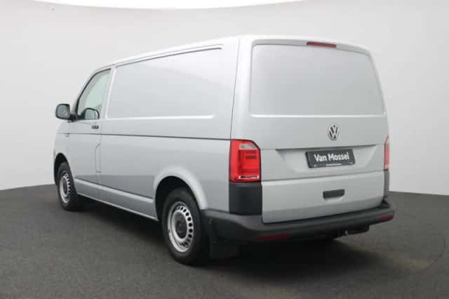 Volkswagen Transporter (2019) thumbnail 2