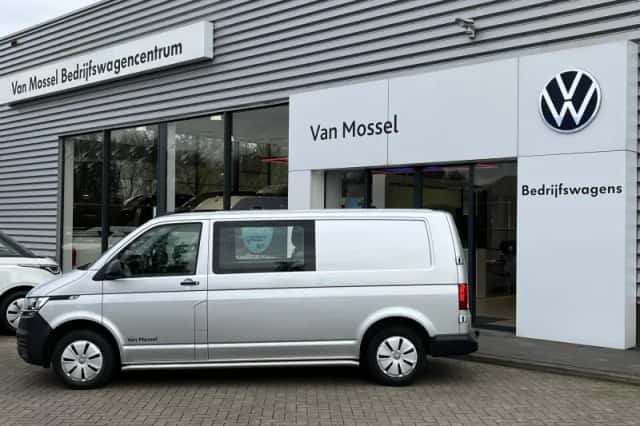 Volkswagen Transporter (2023) thumbnail 2