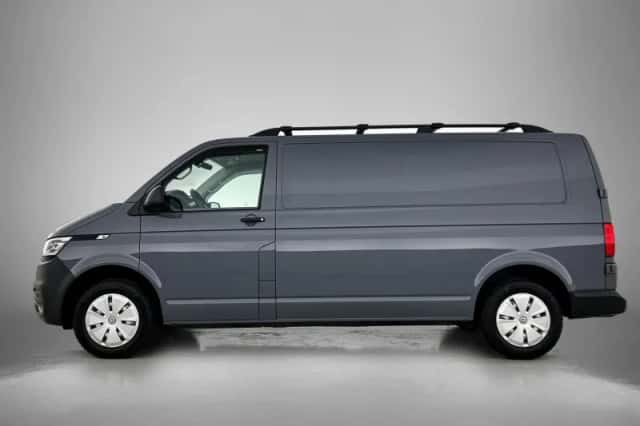 Volkswagen Transporter (2024) thumbnail 2