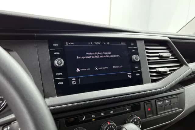 Volkswagen Transporter (2022) thumbnail 16