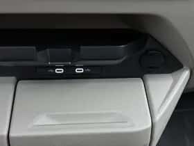 Volkswagen Multivan thumbnail 32