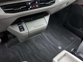 Volkswagen Multivan thumbnail 10