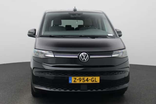 Volkswagen Multivan (2024) thumbnail 3
