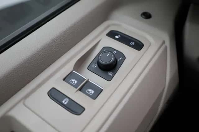 Volkswagen Multivan (2024) thumbnail 25