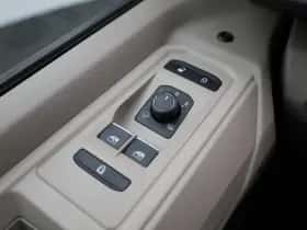 Volkswagen Multivan thumbnail 25