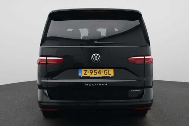 Volkswagen Multivan (2024) thumbnail 5