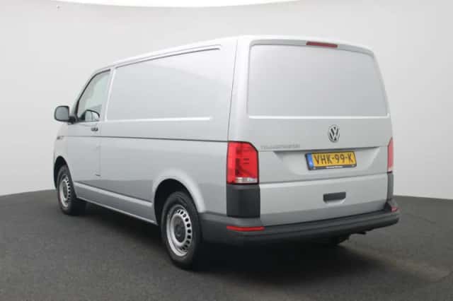 Volkswagen Transporter (2020) thumbnail 2