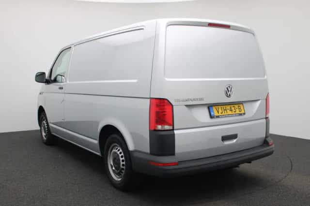 Volkswagen Transporter (2021) thumbnail 2