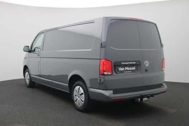 Volkswagen Transporter (2023) thumbnail 2
