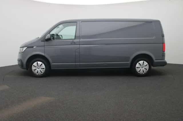 Volkswagen Transporter (2023) thumbnail 4