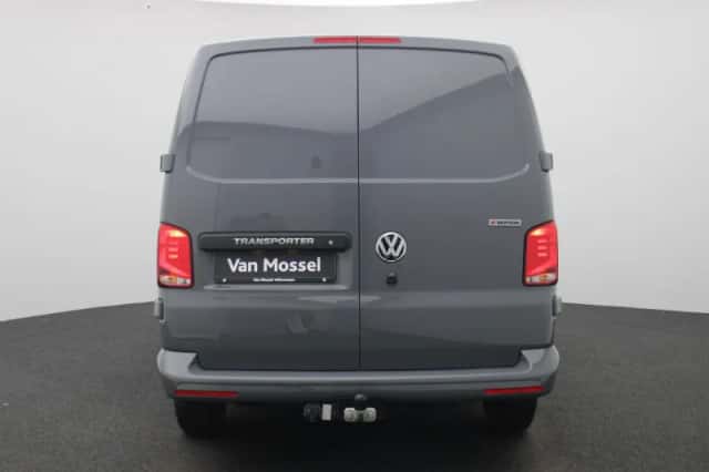 Volkswagen Transporter (2023) thumbnail 5