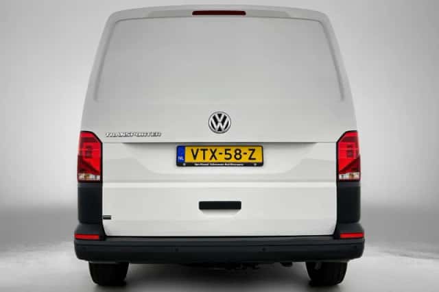 Volkswagen Transporter (2023) thumbnail 3