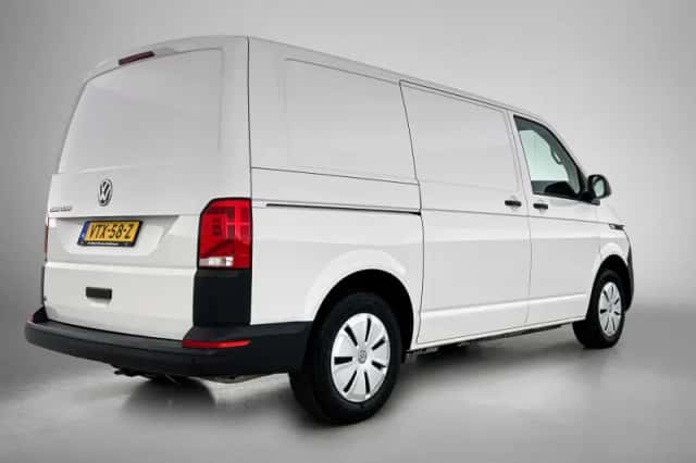 Volkswagen Transporter (2023) thumbnail 4