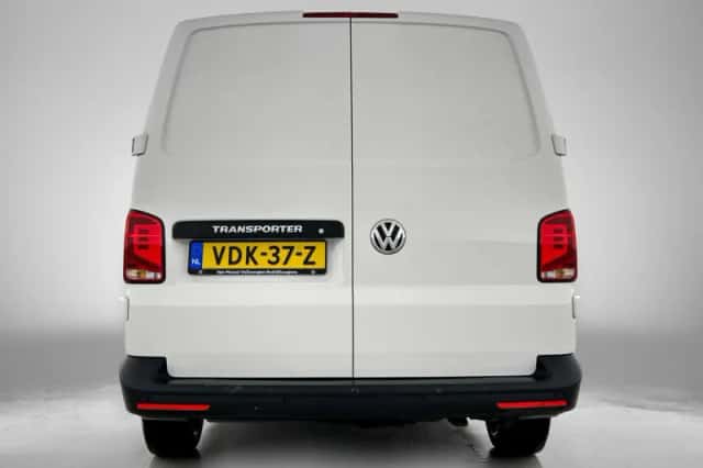 Volkswagen Transporter (2021) thumbnail 3