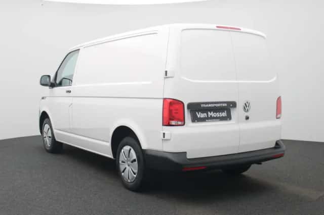 Volkswagen Transporter (2022) thumbnail 2