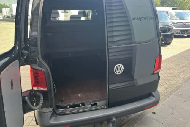 Volkswagen Transporter (2024) thumbnail 3