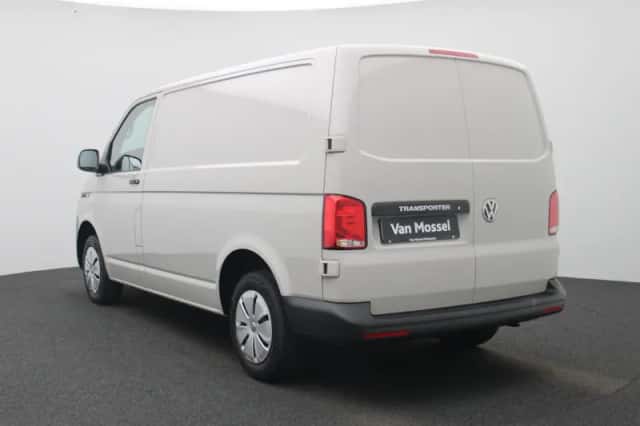 Volkswagen Transporter (2023) thumbnail 2