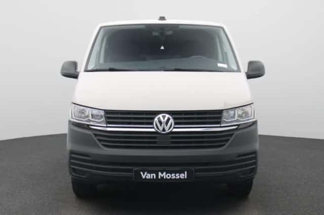 Volkswagen Transporter (2023) thumbnail 3