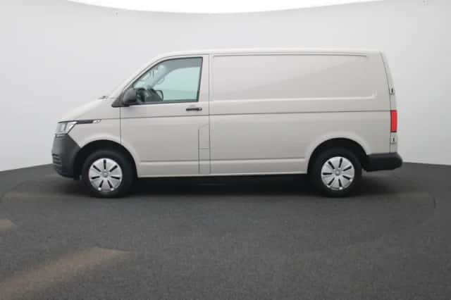 Volkswagen Transporter (2023) thumbnail 4