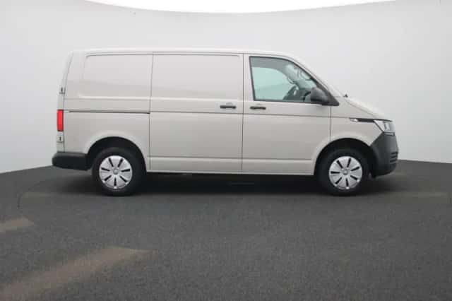 Volkswagen Transporter (2023) thumbnail 6