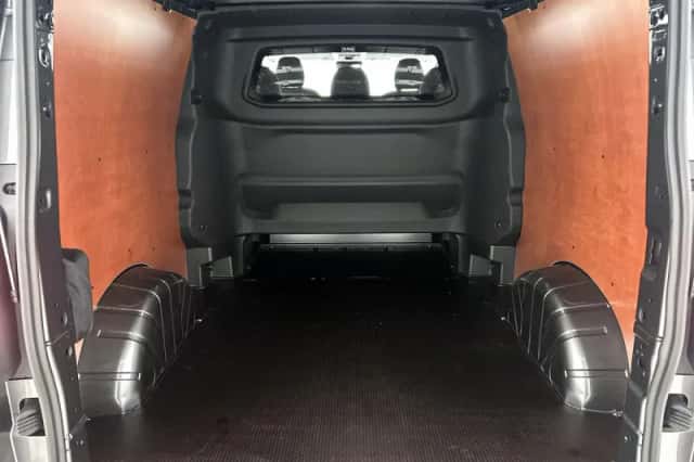 Volkswagen E-Transporter (2026) thumbnail 5
