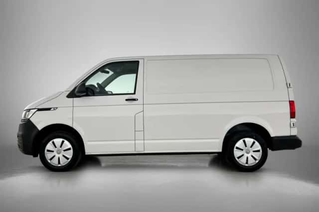 Volkswagen Transporter (2024) thumbnail 2