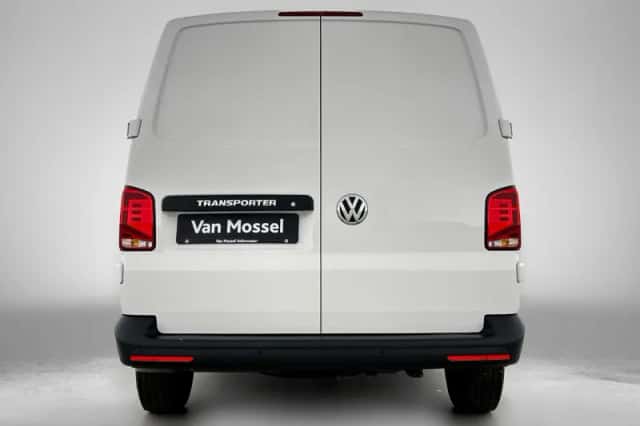 Volkswagen Transporter (2024) thumbnail 3