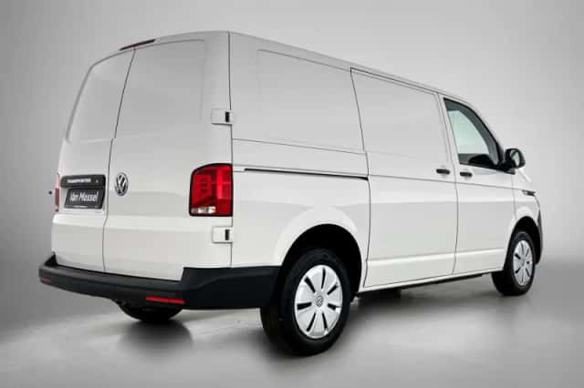 Volkswagen Transporter (2024) thumbnail 4