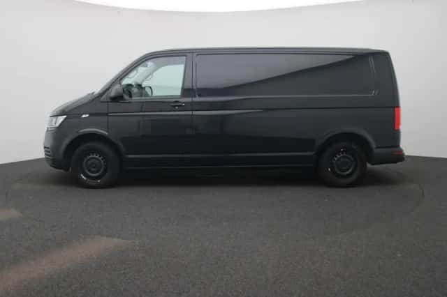 Volkswagen Transporter (2022) thumbnail 4